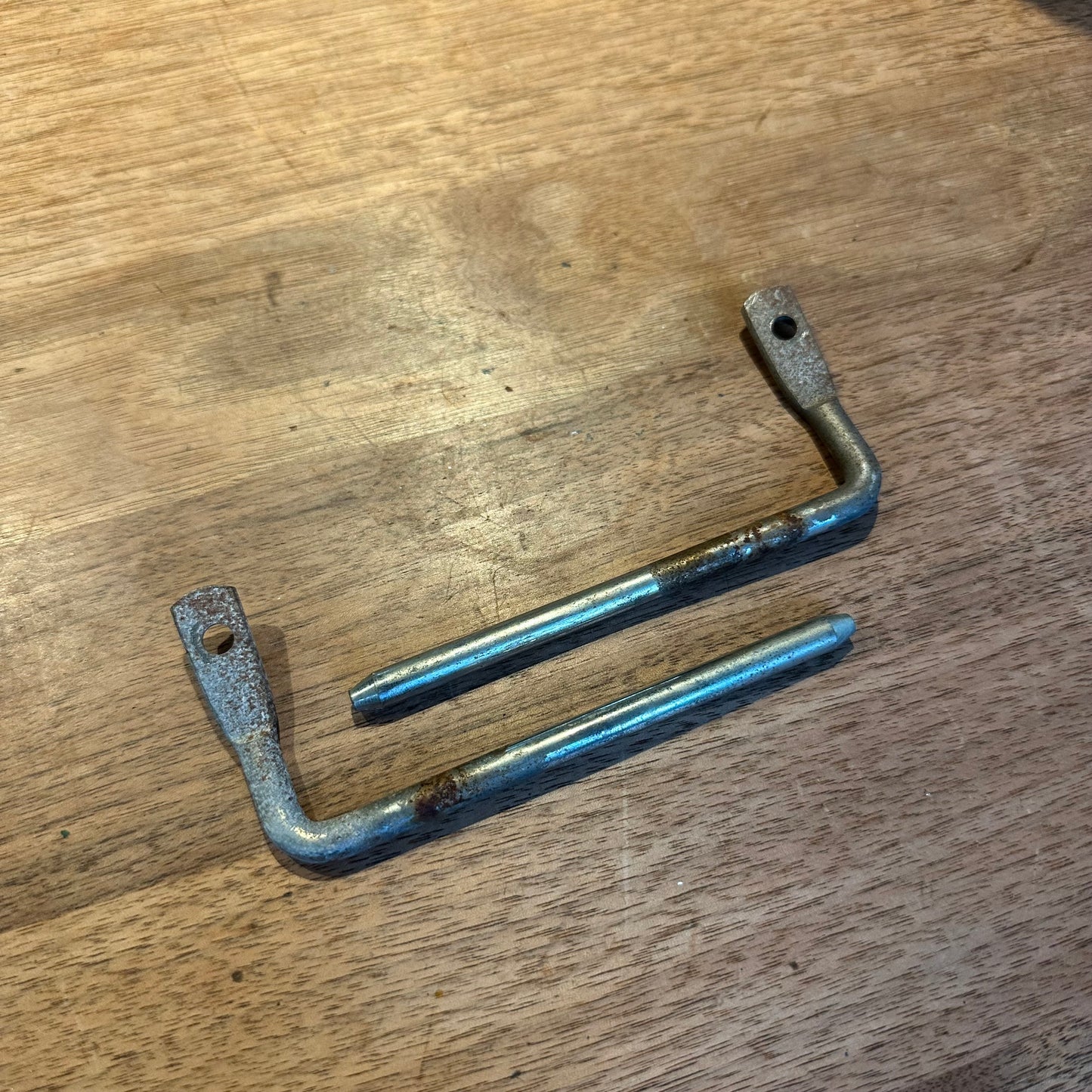 SUN VISOR MOUNTING PINS (PAIR)