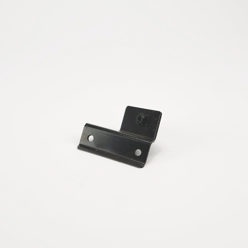 RH BUMPER END CAP BRACKET